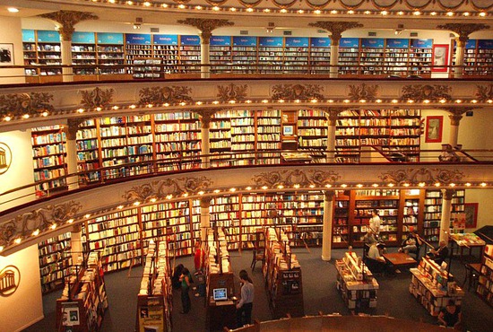 tattered-cover-book-store-bookstore-el-ateneo-2_28_550x370